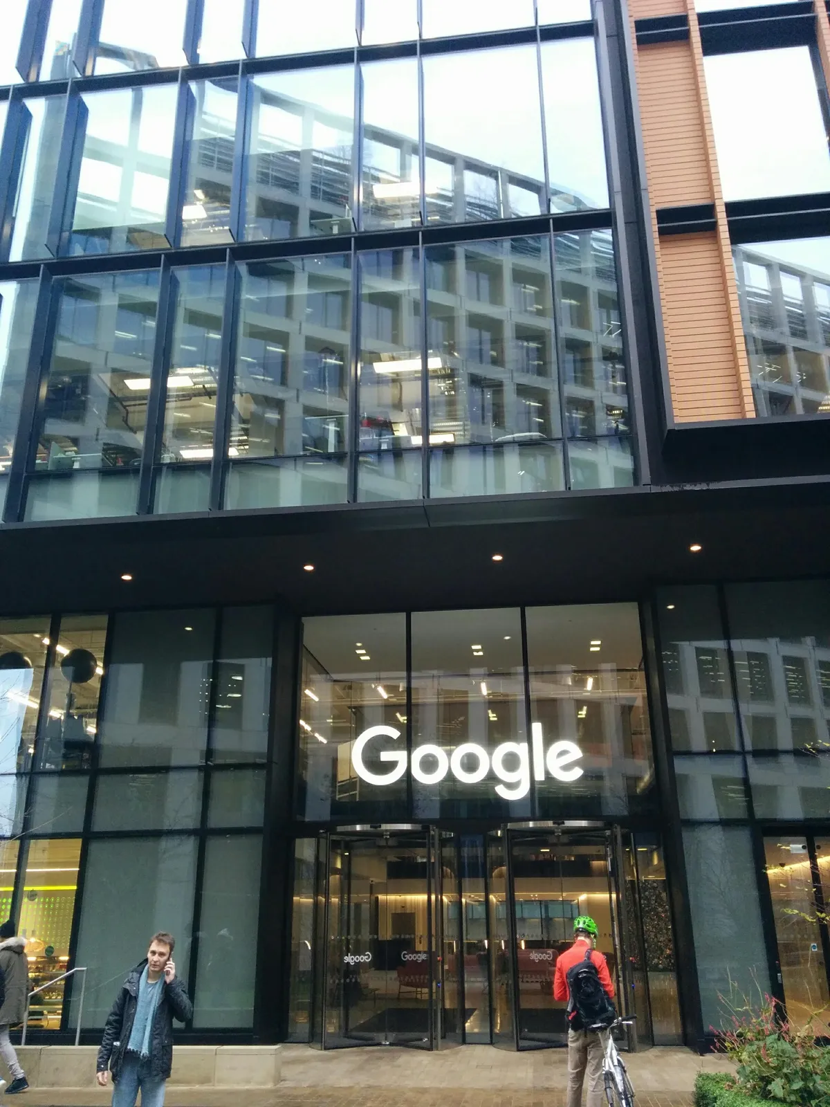 ロンドン・キングスクロスにあるGoogle DeepMind本社（6 Pancras Square）の外観