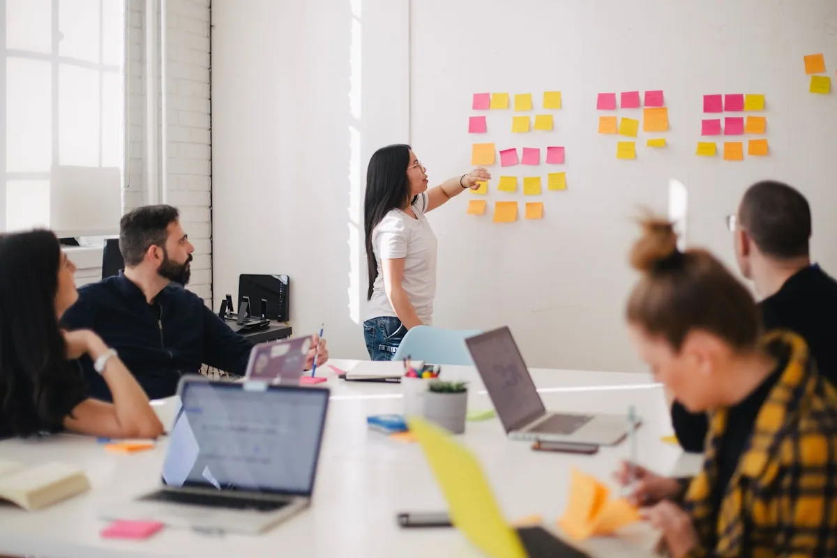 GitHub・Slack・Notion・freeeがClaude Codeを中心に連携する業務フロー