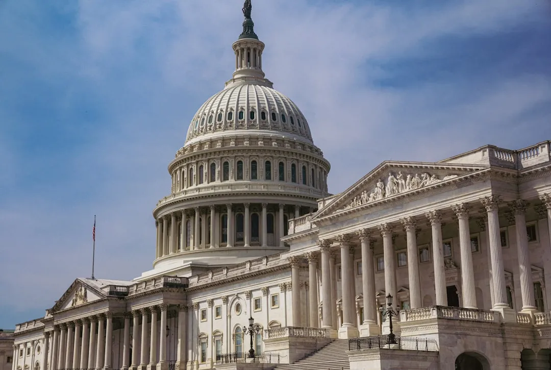 米国連邦規制機関の本拠地・議会議事堂 - AI業界への競争当局による監視体制