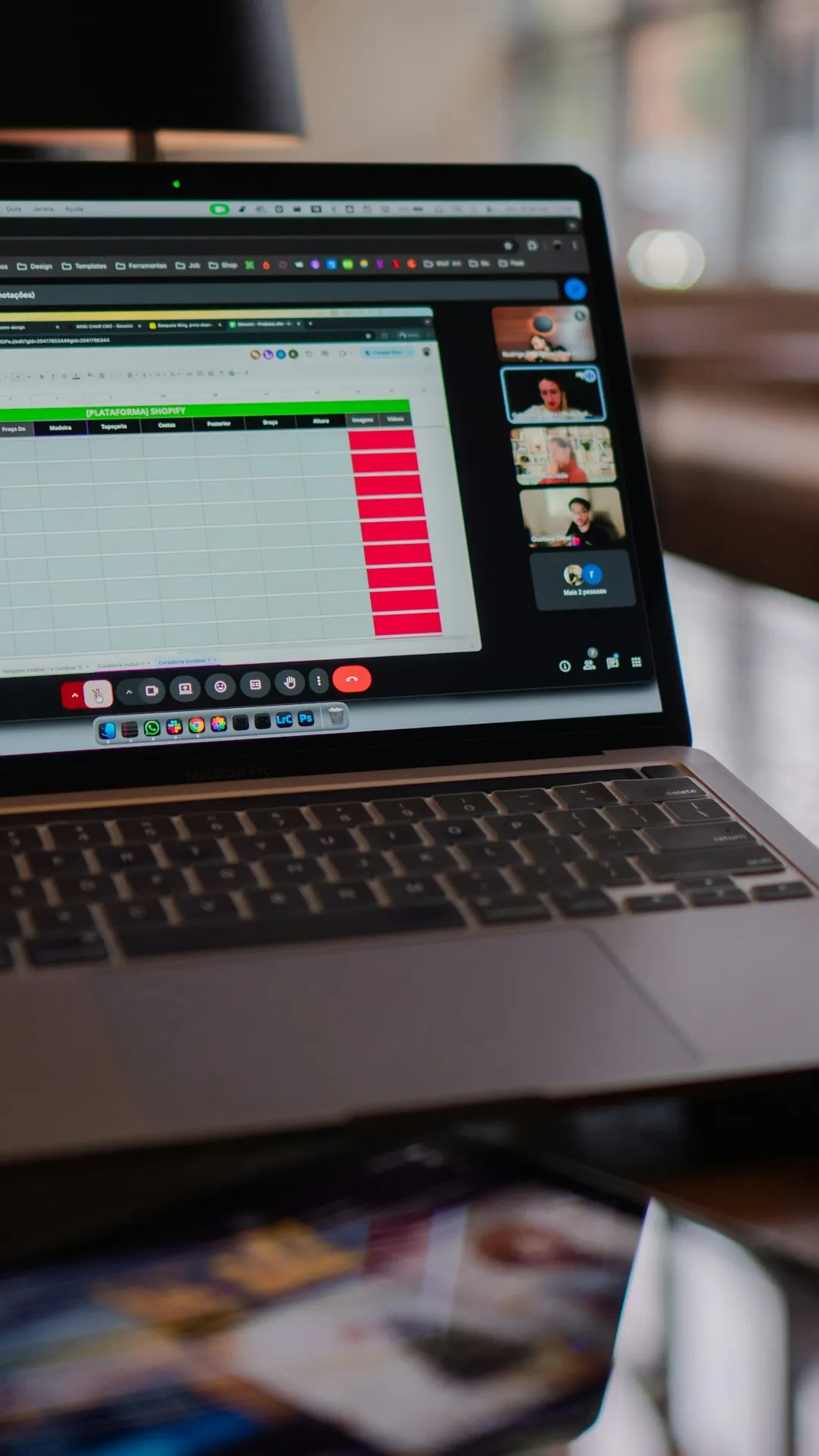 データ分析・スプレッドシートでの集計作業イメージ