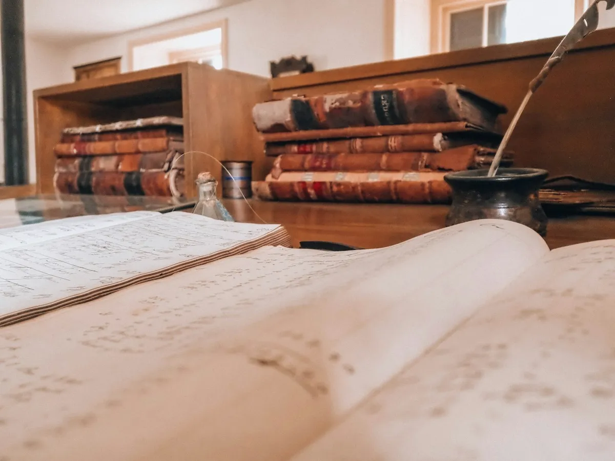 取得・前処理・学習・出力の各段階を争点化した訴状の構造を象徴する法律記録と資料のイメージ