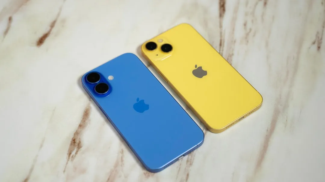 Apple iPhoneとGemini Intelligence の比較イメージ