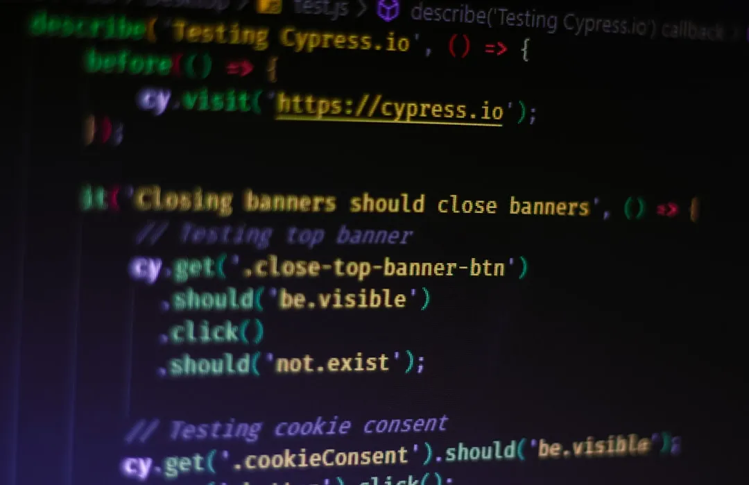 サイバーセキュリティの脅威とデジタル攻撃の概念イメージ」 width=
