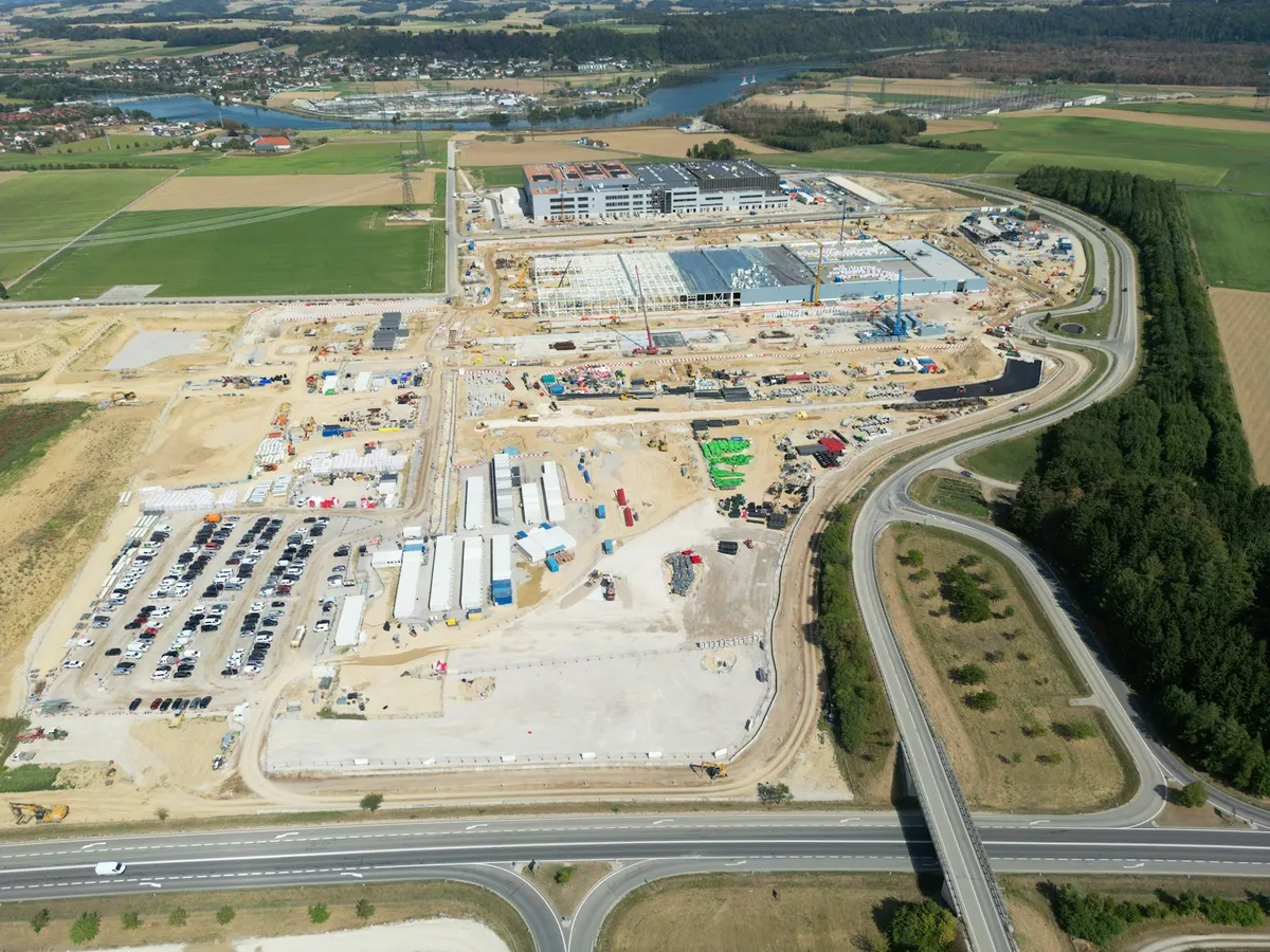 大規模データセンター建設現場の空撮イメージ。Monarch Compute Campusは2,250エーカーの敷地に展開される