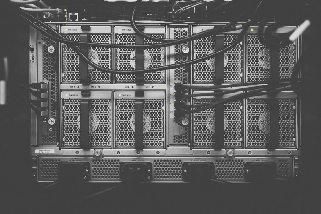 AI開発を支えるデータセンターの配線設備。各社のAI開発体制を象徴するイメージ