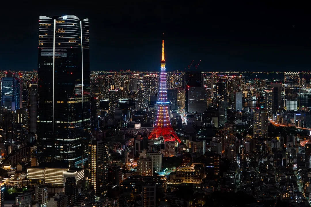 東京の夜景——Sierra AIが日本市場へ本格展開」