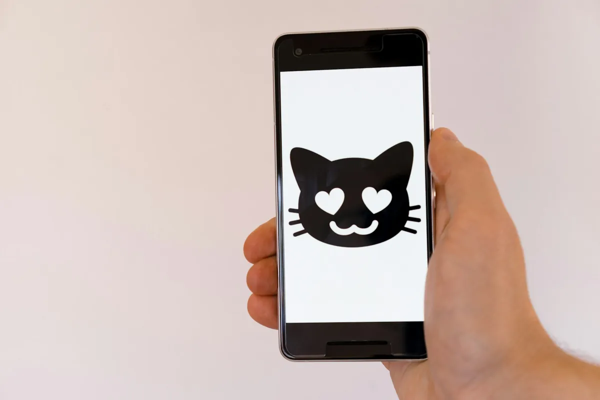 スマートフォンでキャラクターのアイコンを表示しているイメージ