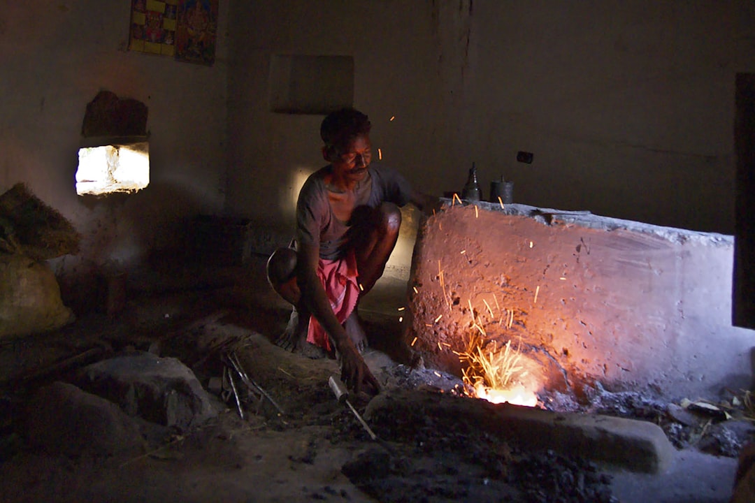 熟練工のノウハウや暗黙知をAIで継承するイメージ