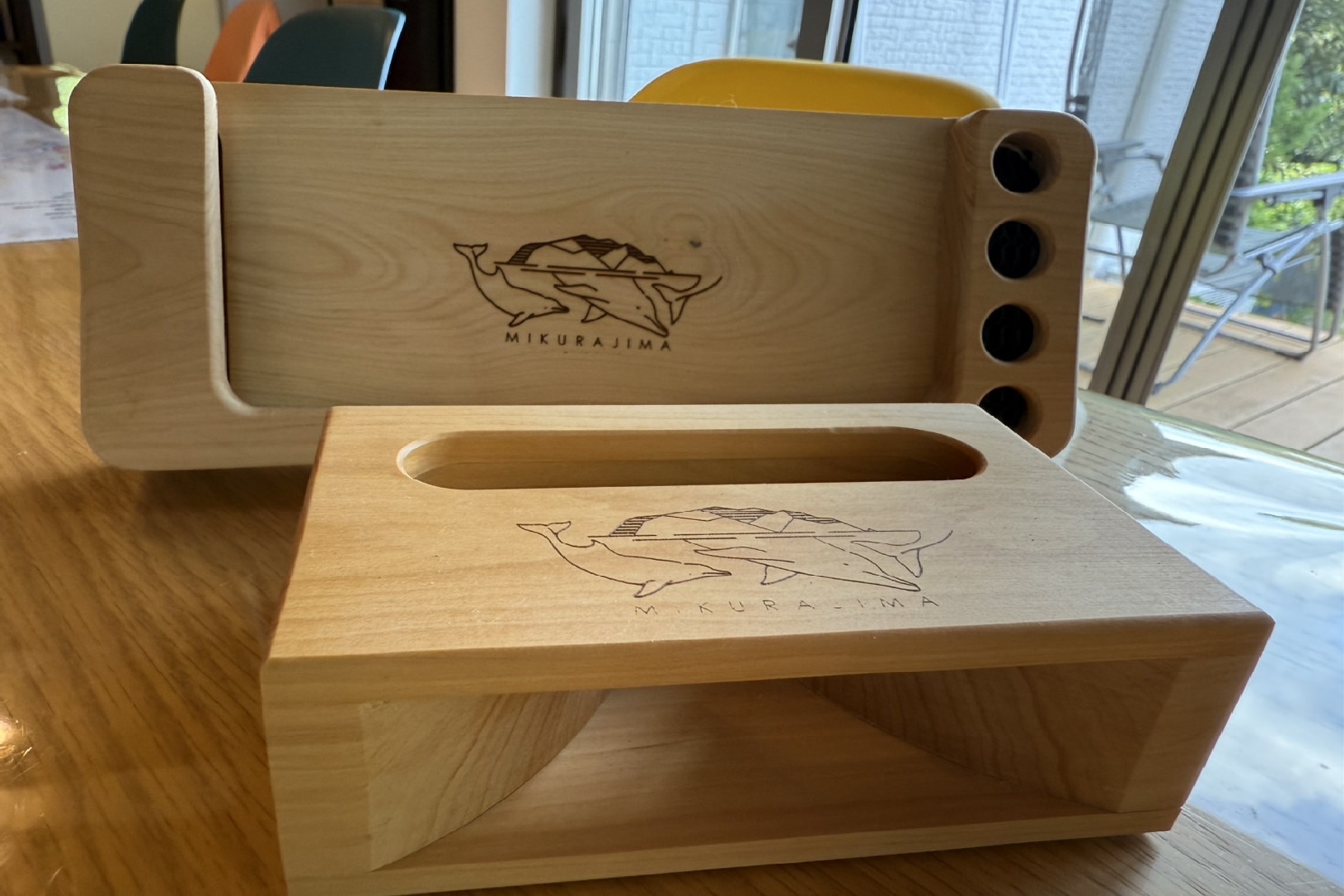 島の手仕事が響く─ 御蔵島発・職人技の黄楊（ツゲ）のスマホ