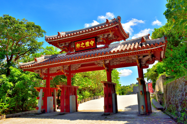 【Okinawa】 Shuri Castle and Naha Backstreet Cycling Tour (Day Trip)