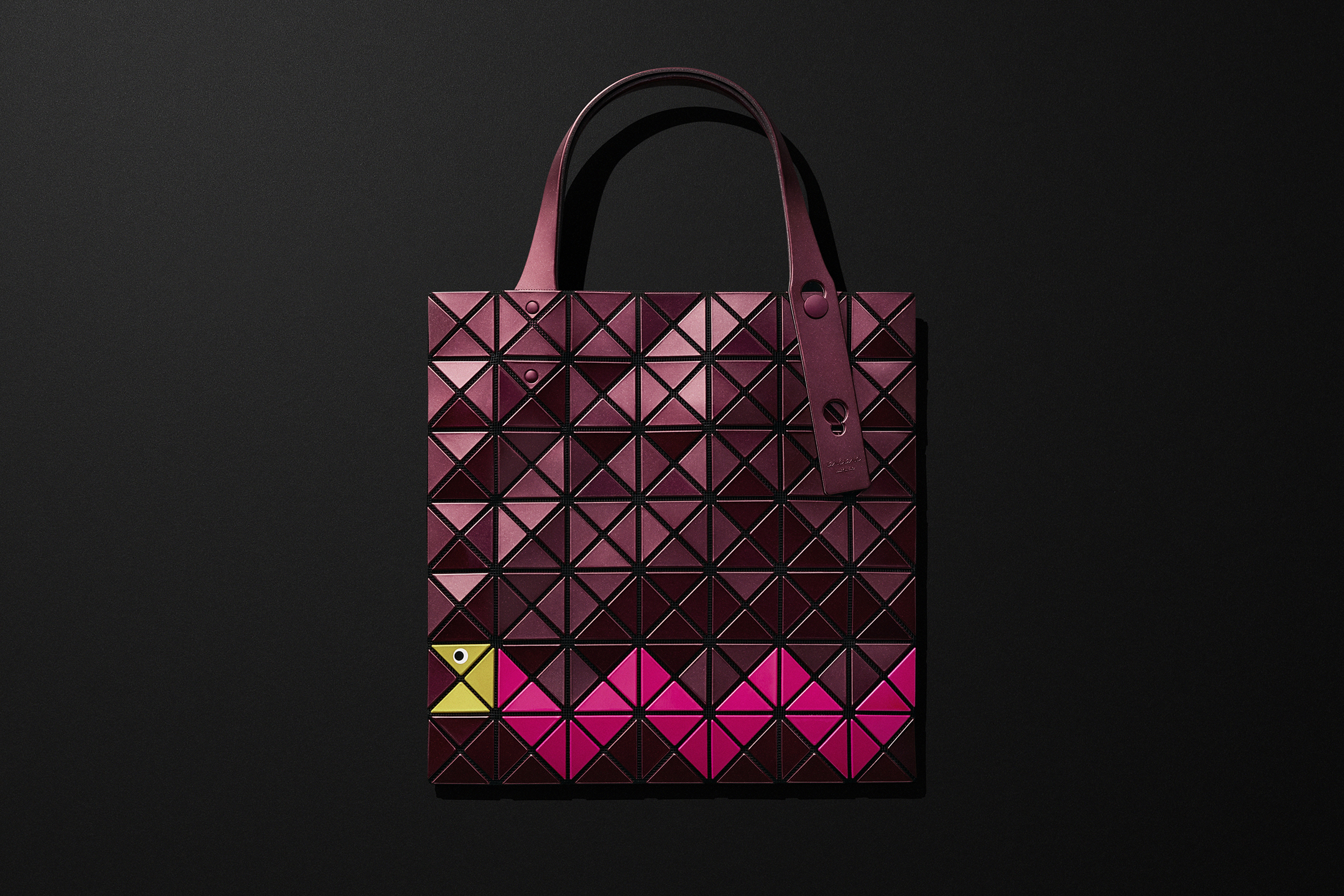 BAO BAO ISSEY MIYAKE トートバッグ バーガンディ BAO BAO ISSEY MIYAKE Autumn Winter 2025/26 – Nippon Design Center