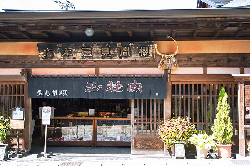 清流と踊り文化が息づく街！岐阜県・郡上八幡でぶらりまち巡り | KELLY