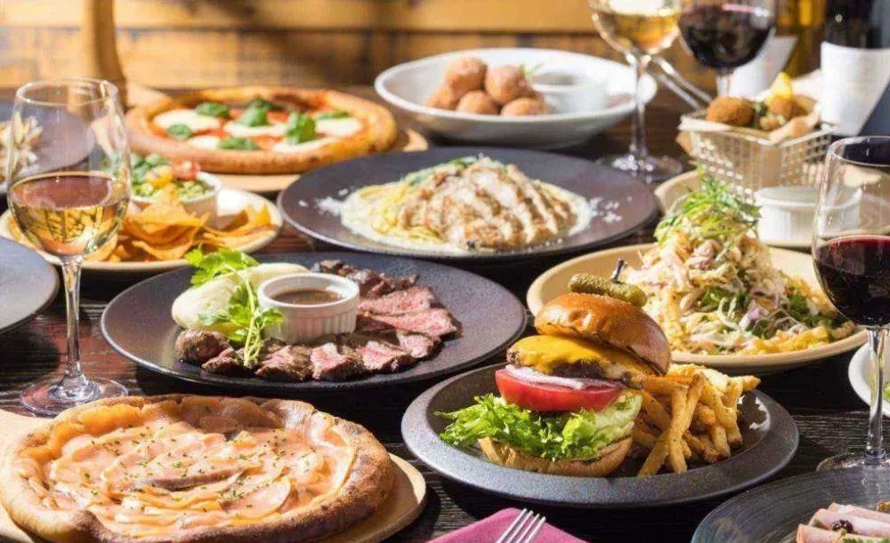 世界的に有名なシェフプロデュースの創作料理と地元食材との共演