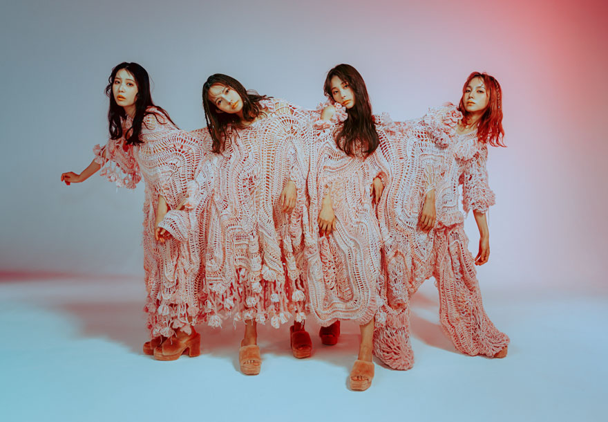 SCANDAL、待望の新作EP『LOVE, SPARK, JOY!』をリリース！Vo&Gtの