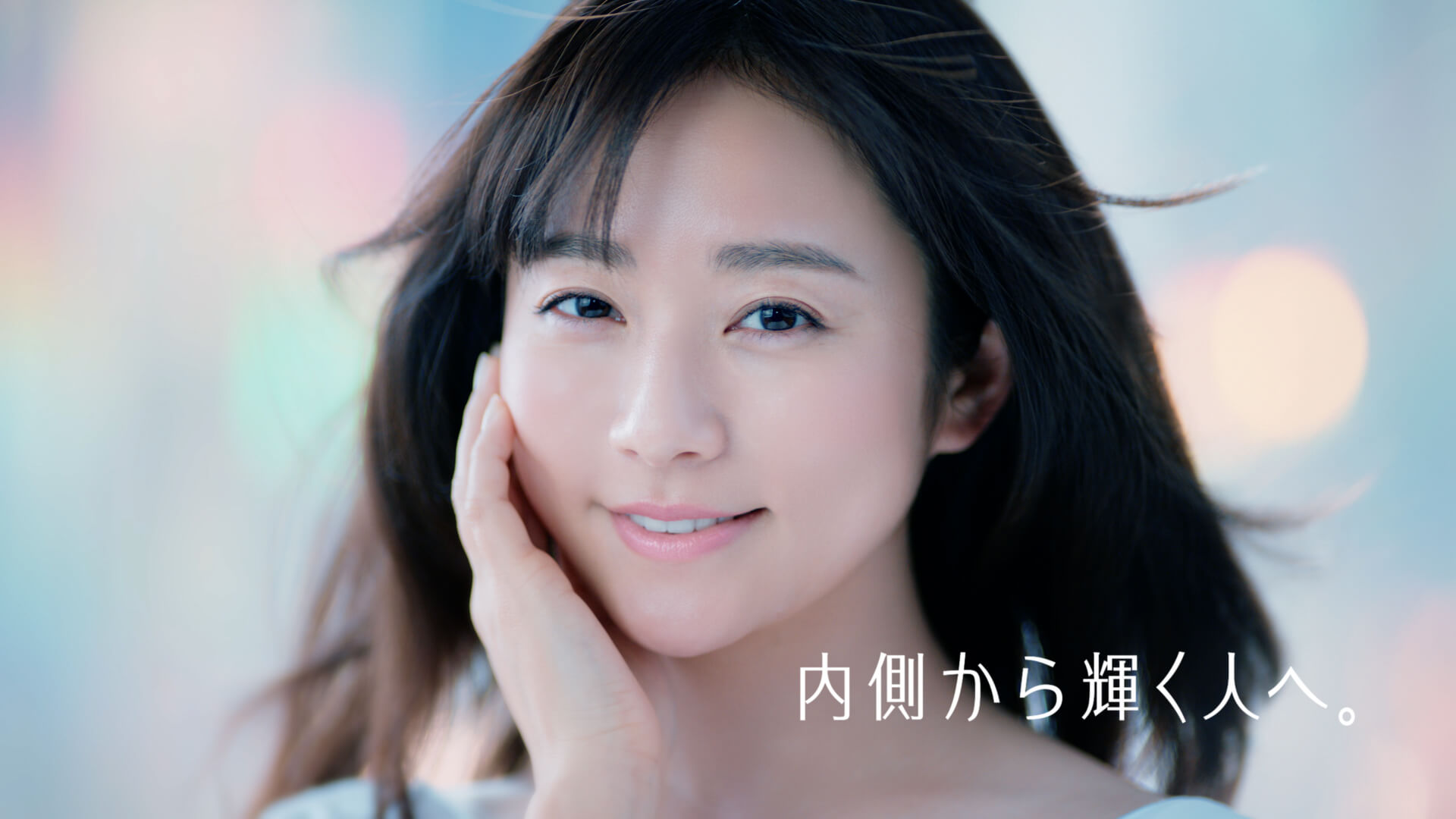 ハイチオール　ホワイティア　プレミアム新TV-CM『内側から輝く人へ』篇（15秒）の画像3
