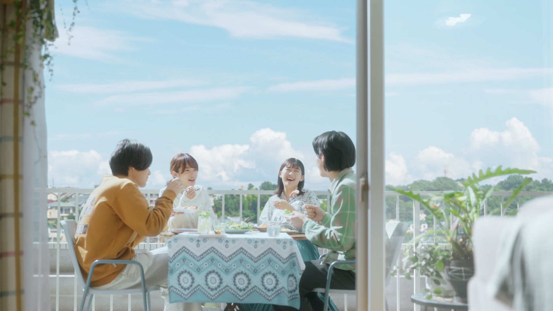 新WEB-CM「わたしオン、ベランダパーティー」篇30秒ストーリー