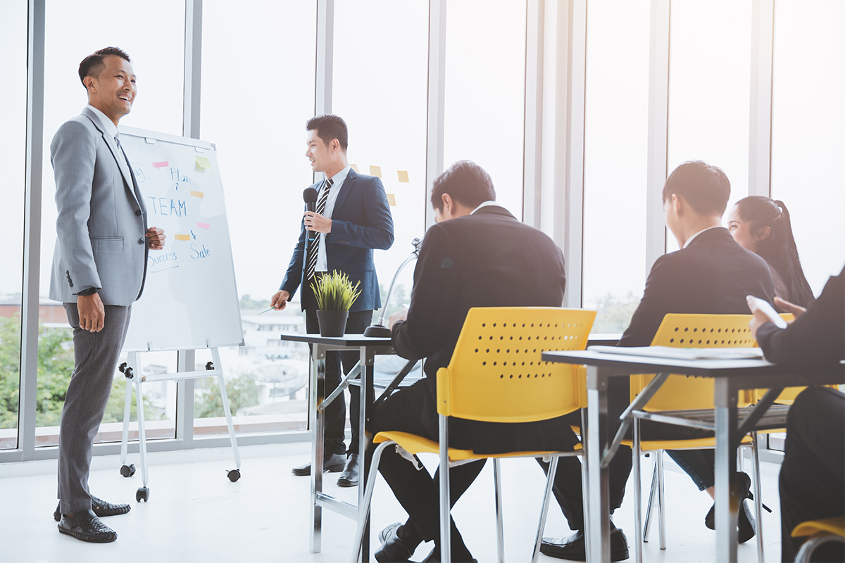 写真：サンプルとして使用する架空セミナーの様子