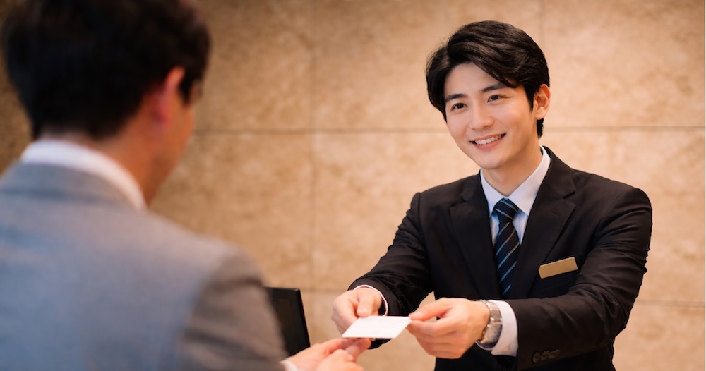ホテル向けの電話代行サービスを比較！選び方や費用も解説