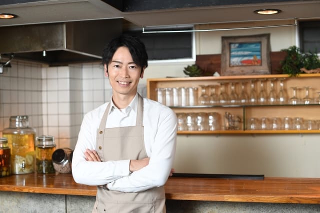 飲食店で少人数運営を実現するには！？ワンオペの課題を電話自動化で解消する方法