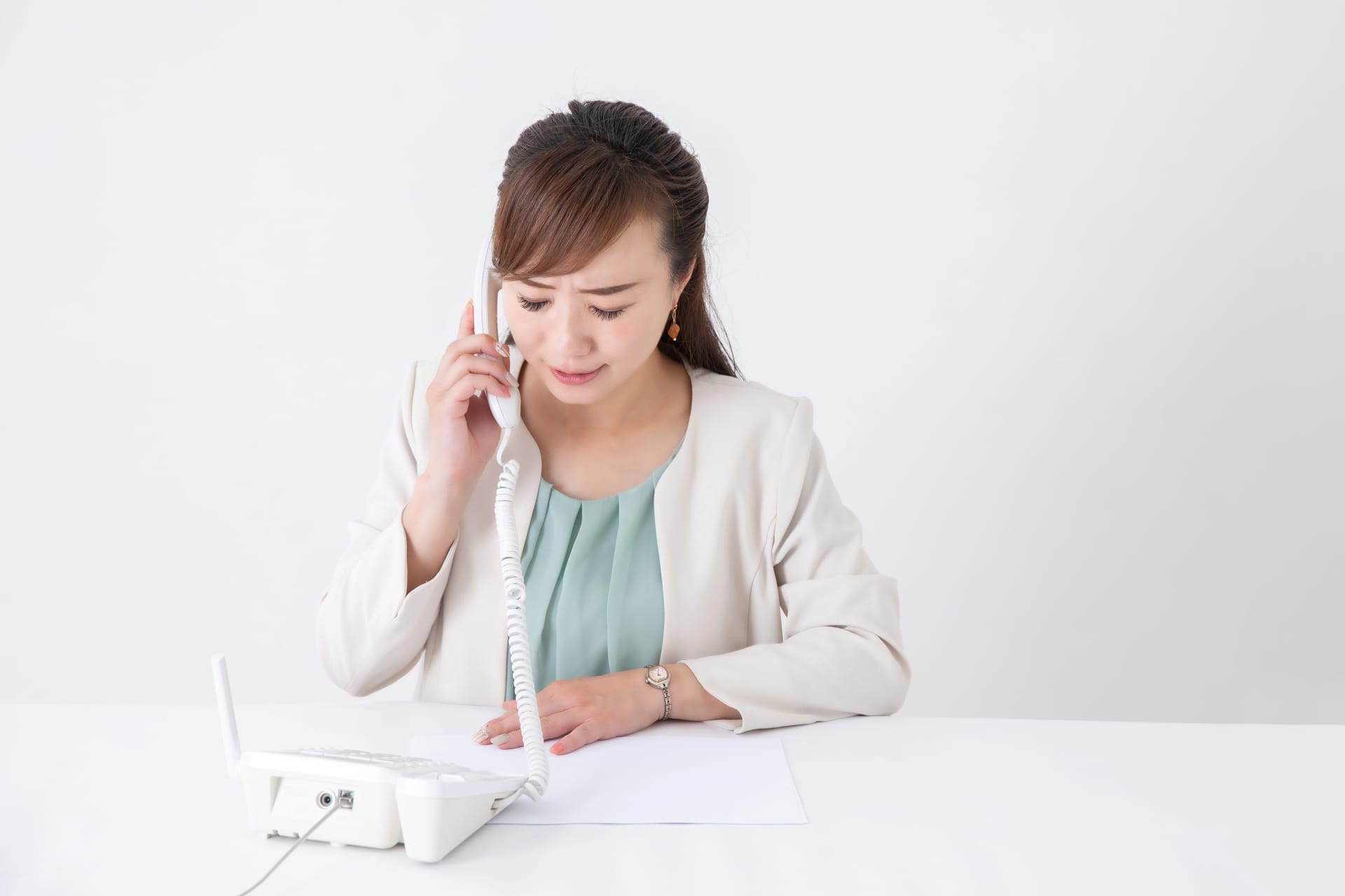 クレーム・苦情の電話にうまく対応する方法とは？クレーム担当は必要なの？