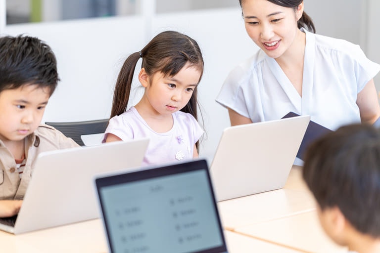 【子供向け】おすすめのプログラミングアプリ8選!