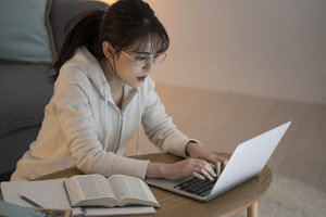 初心者にもおすすめ!独学でプログラミングが学べる無料学習ツール・サイト12選!