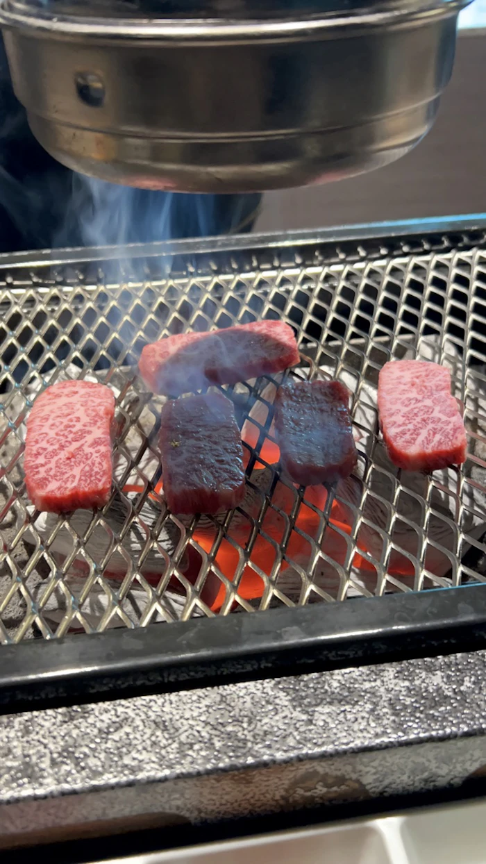ウファ弘大本店の炭火で焼く韓牛