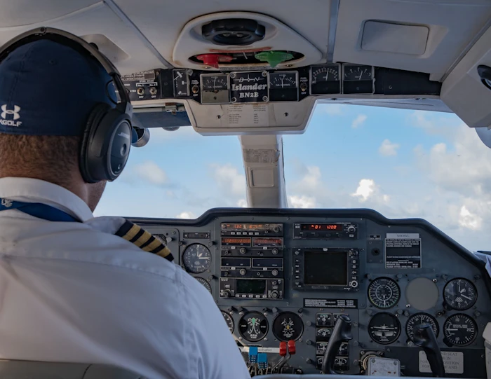 飛行機内でスマホを使うときのルールと航空法の規定