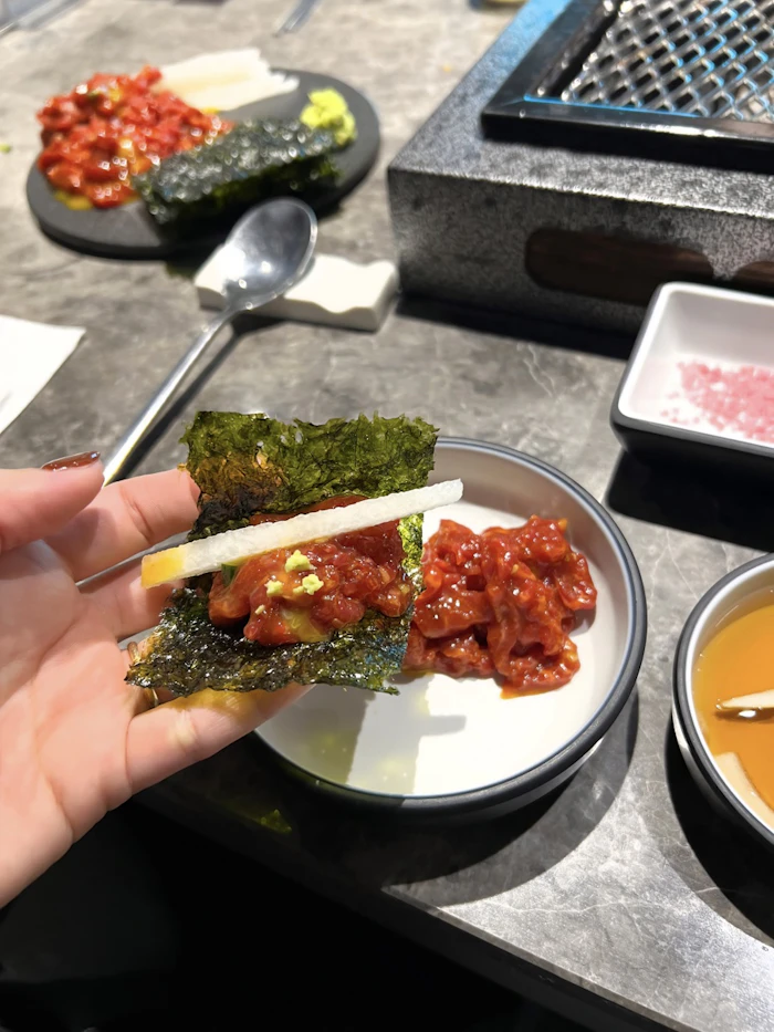 ウファ ユッケ海苔巻きの食べ方