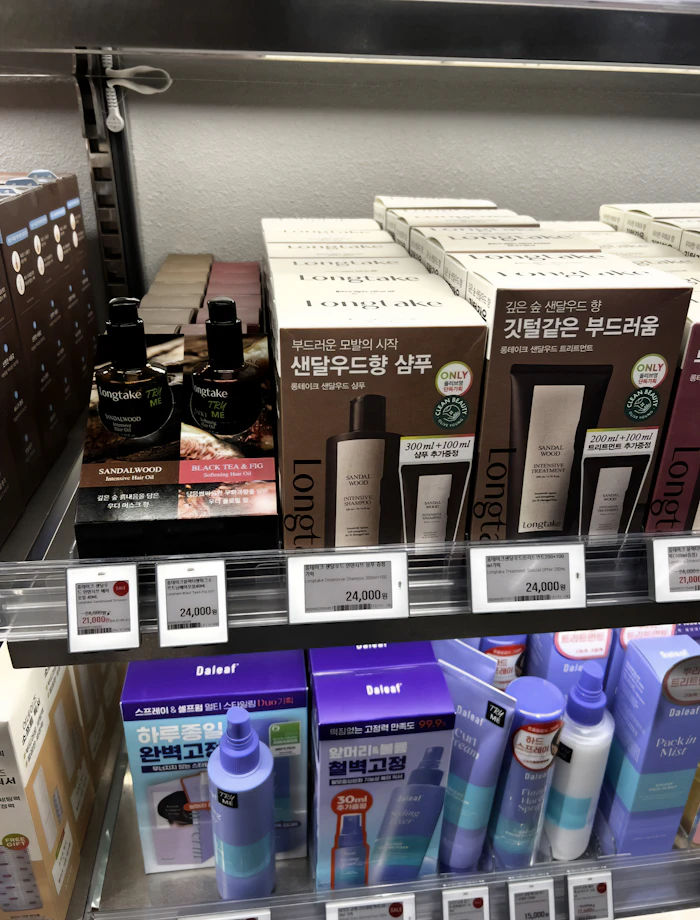 オリーブヤング3Fのヘアケア棚。Longtakeサンダルウッドシャンプーが24,000ウォン