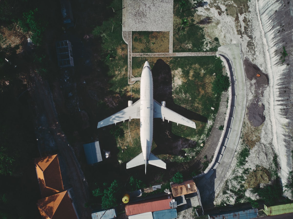 機内モードの仕組みとWi-Fiの関係を説明するイメージ