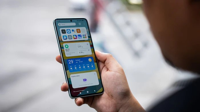 スマートフォンでIP電話を使うイメージ
