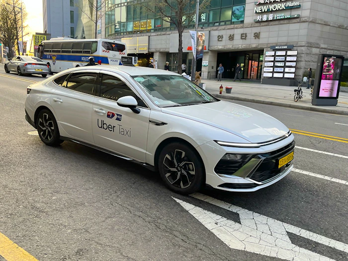 ソウル市内のUber Taxi車両
