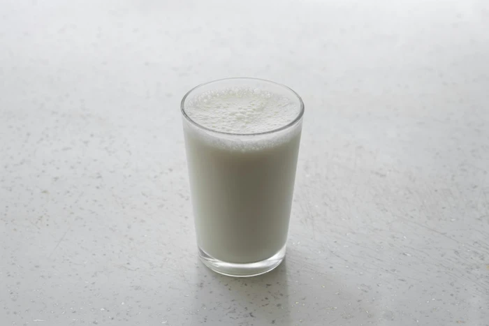 グラスに注がれた豆乳