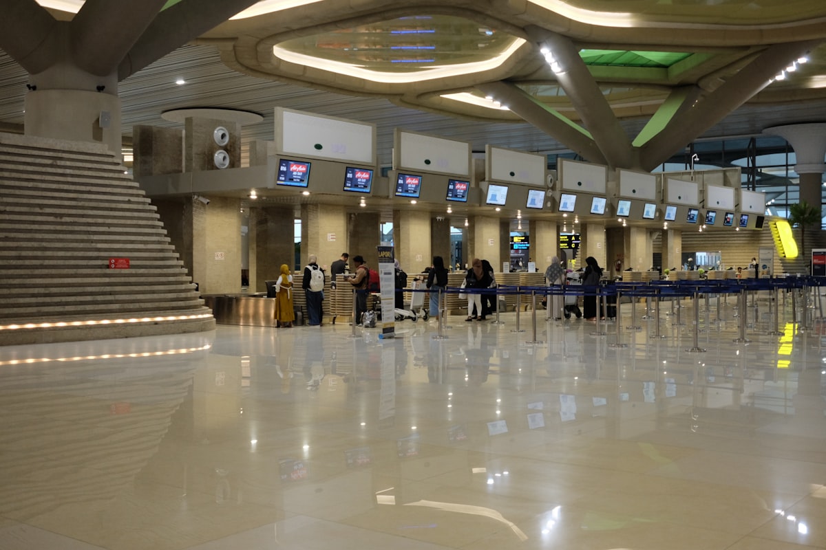 国際線の出発手続きチェックインカウンター