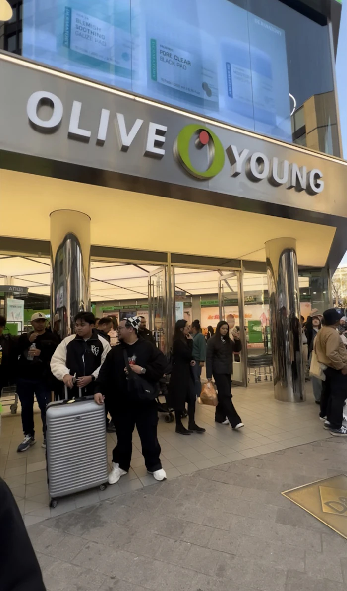 明洞のOLIVE YOUNG 明洞店 外観