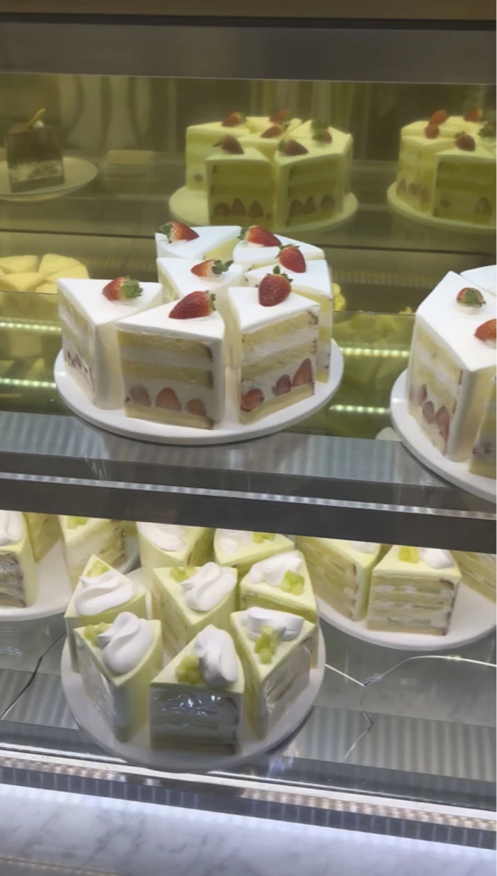 Marly のケーキとコーヒーのセット