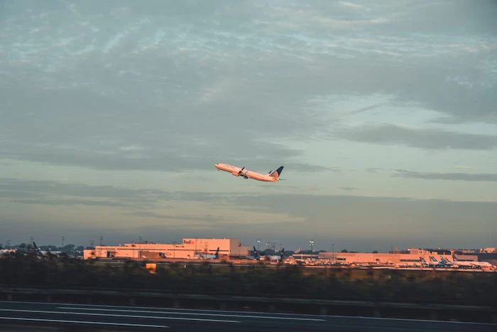 空港の出発フロア