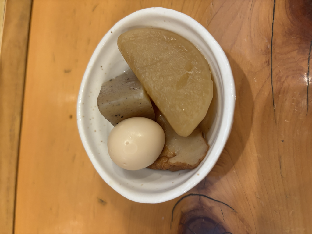 おでん。たまご、こんにゃく、ちくわ、だいこん
