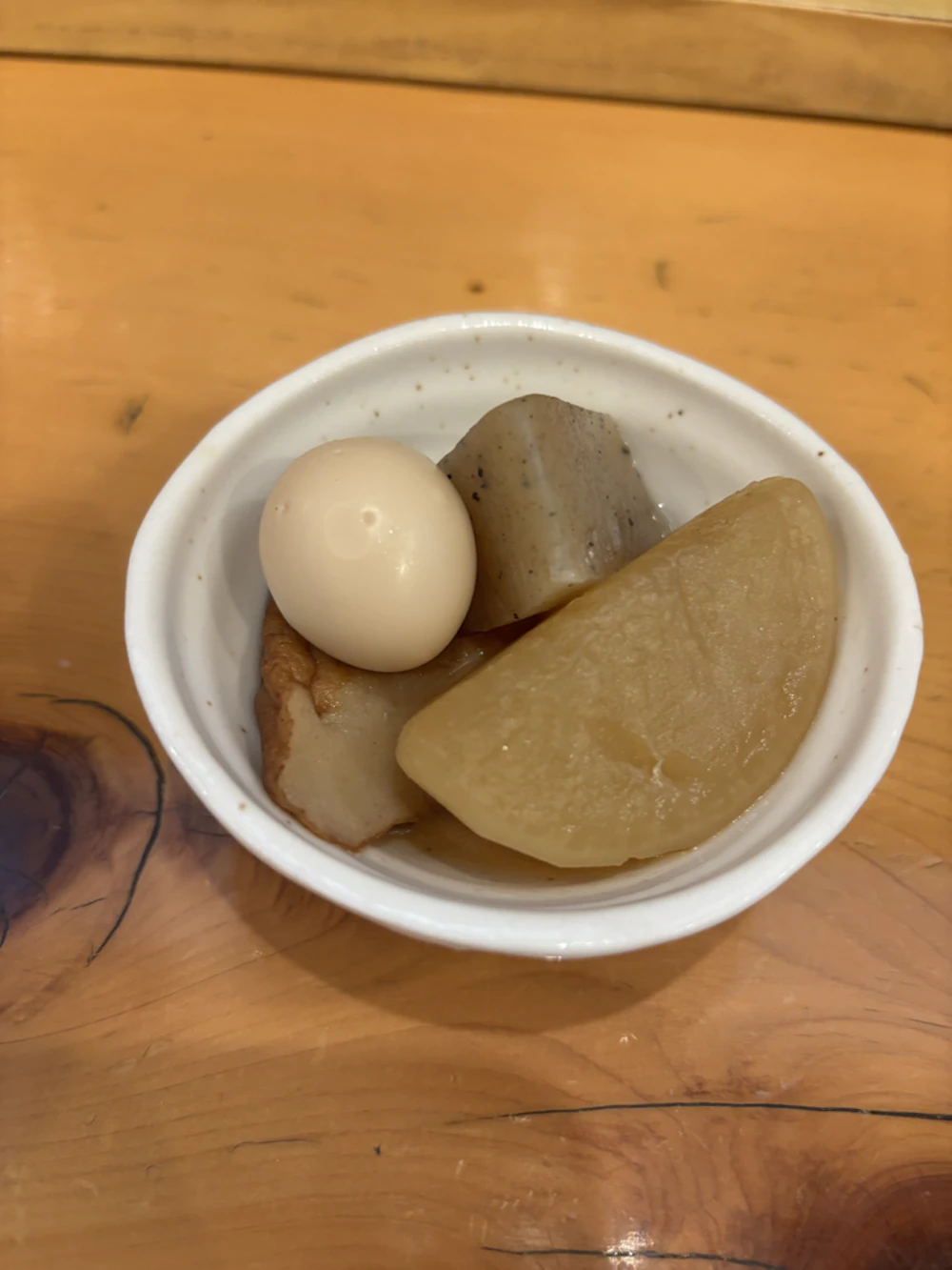 おでん。たまご、こんにゃく、ちくわ、だいこん