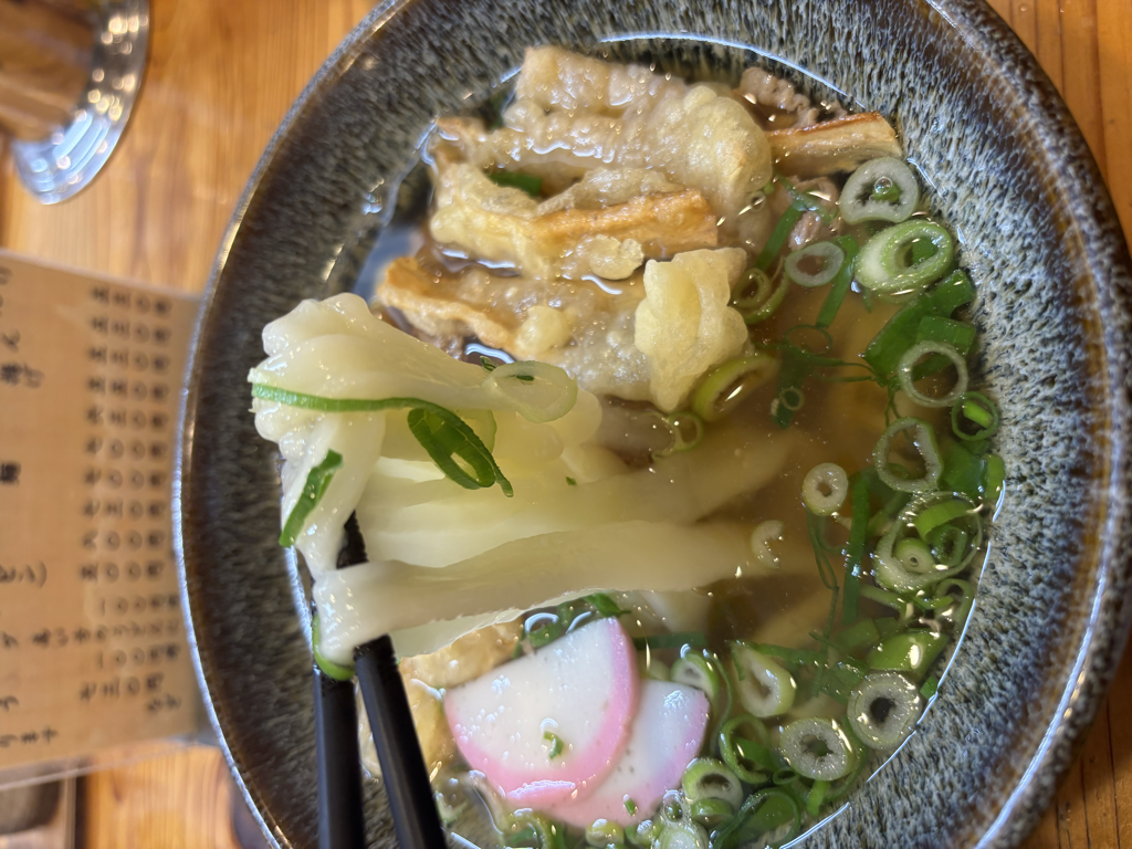 持ち上げられたきしめん