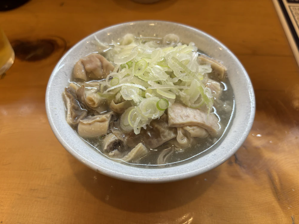 もつ煮込み。塩ベース。