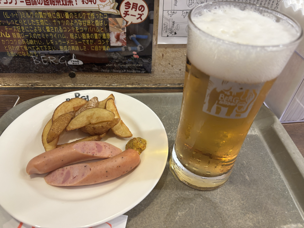生ビールとソーセージアンドポテト