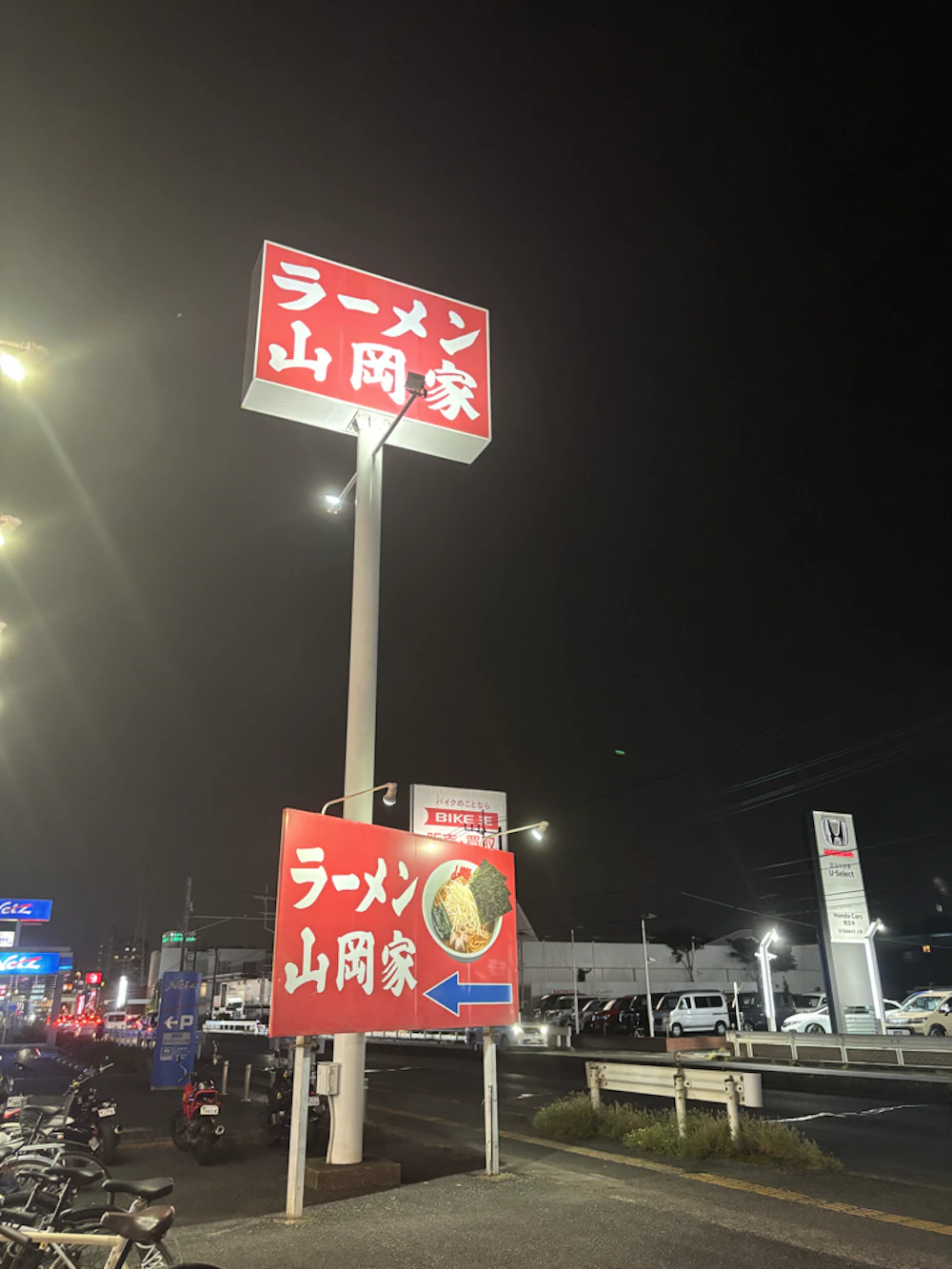 国道17号沿い、山岡家の看板