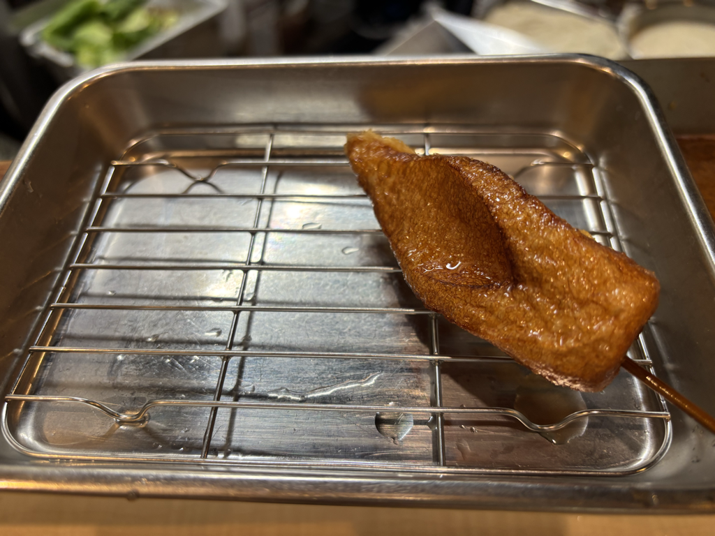 ちくわ揚げ。おいしそうな油の光沢