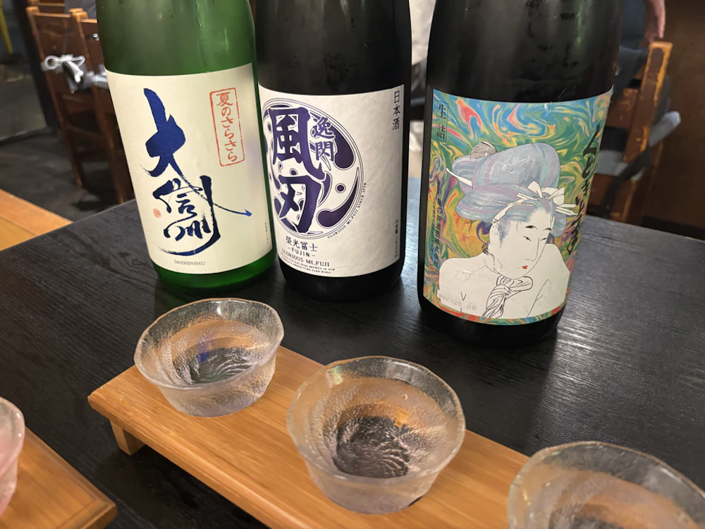 左から長野松本より「大信州」、山形の「逸閃 風刃(いっせん ふうじん)」、同じく山形の「くどき上手」