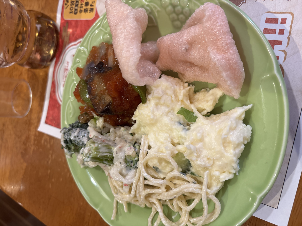 サラダバーのサラダ