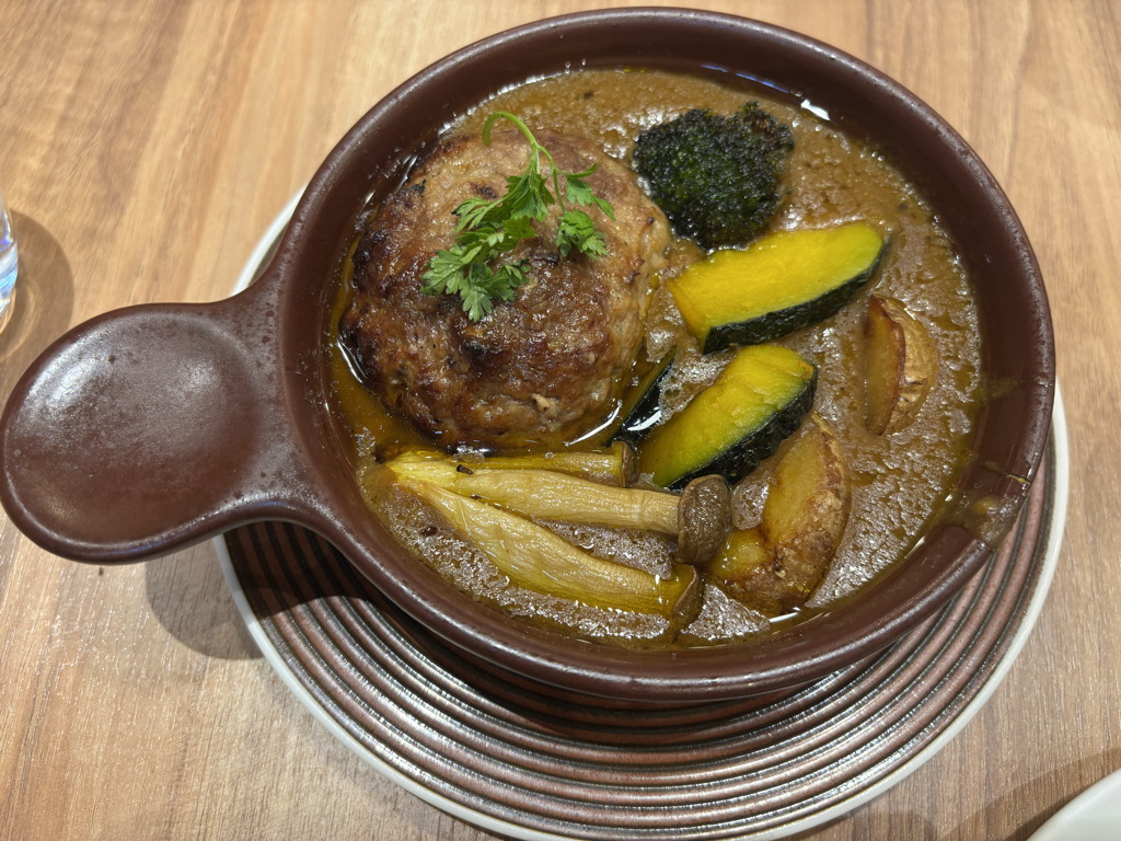 ハンバーグステーキ&ベジタブルカレー