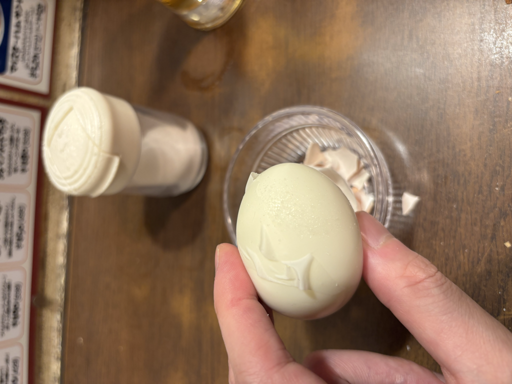 卵の殻がむかれたゆでたまご