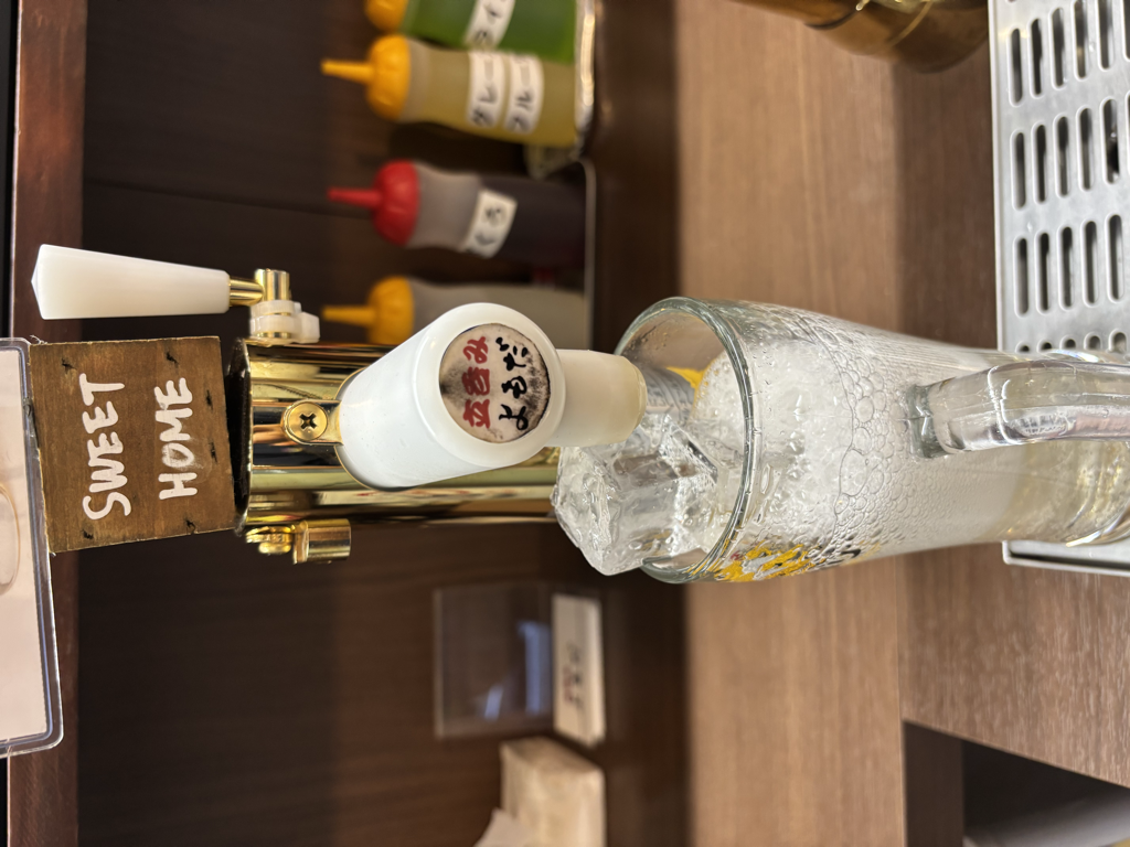 サーバーで注がれるハイボール